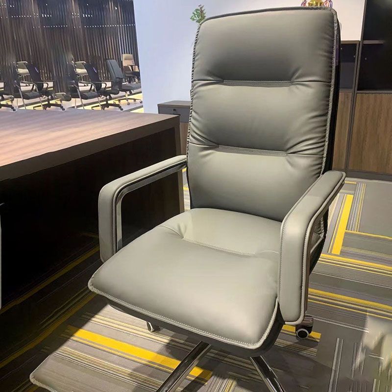 Sedia moderna a braccia a fissa sedia da ufficio in pelle con ruote