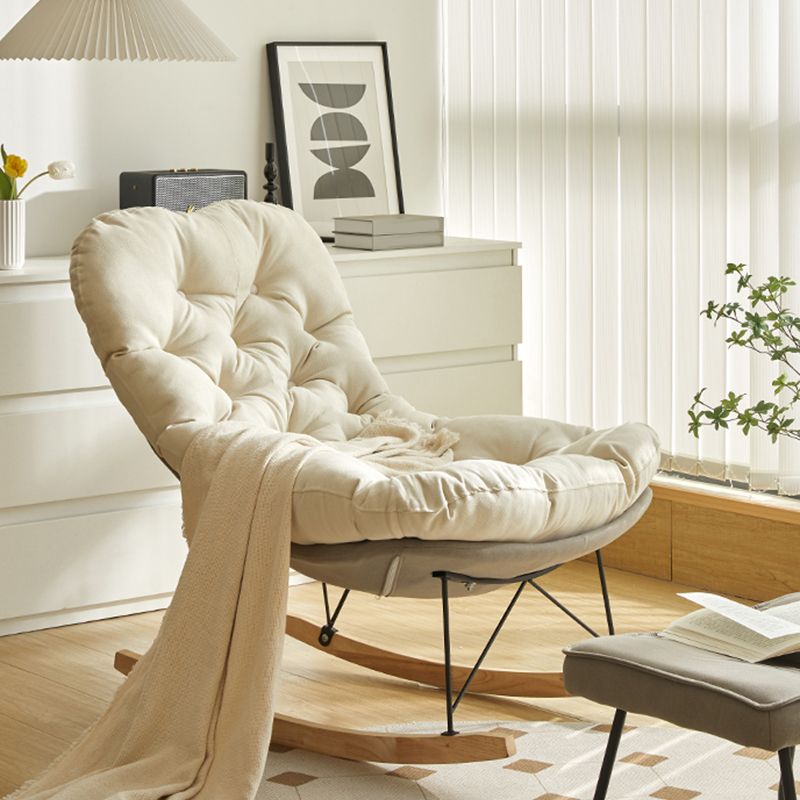 Sedia scandinava Parsons con beige trapuntato e base a slitta