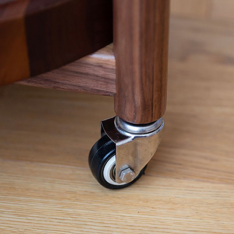 Tavolino in legno del vassoio rotondo scandinavo da 21,6 pollici con scaffale e ruota