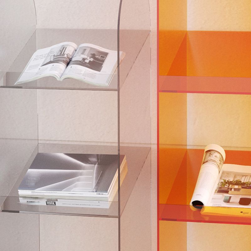 Libreria moderna di libreria standard aperta con scaffali