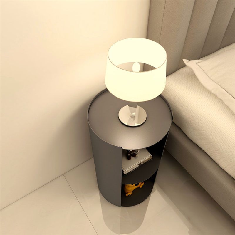 Cabinete de almacenamiento abierto contemporáneo Gabinete de metal Acento de metal Noche con estantes