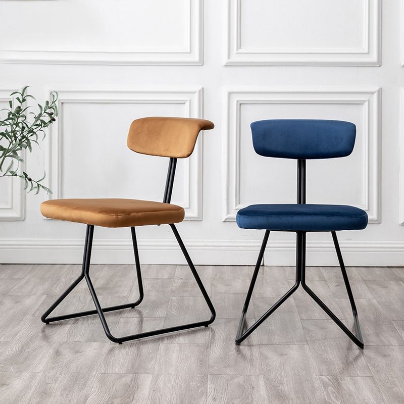 伝統的な布張りのダイニングチェアキッチンダイニングアームレスチェア