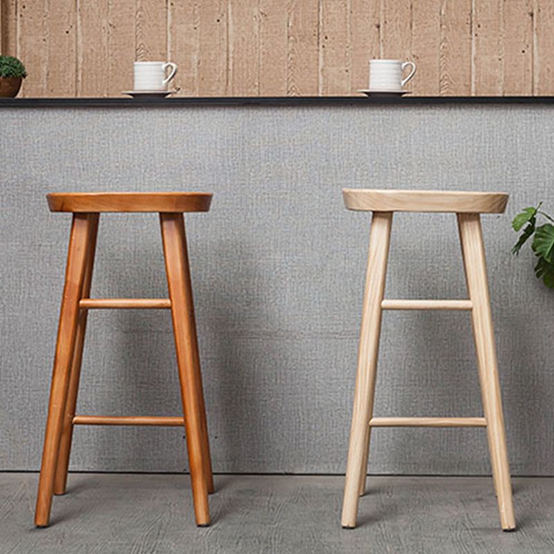 ソリッドウッドの屋内カウンターチェアサドルシートバックレスカウンターバースツール