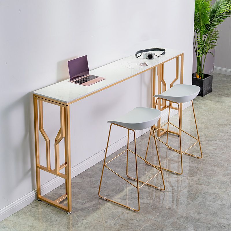 Tavolo da bar Glam ad altezza bar con gambe dorate e tavolo da bar con base in metallo