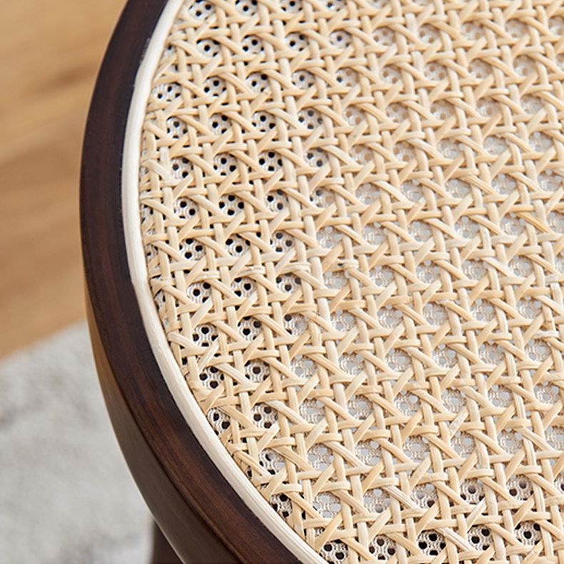 Sgabello da bar rotondo moderno a back-slool con gambe in legno