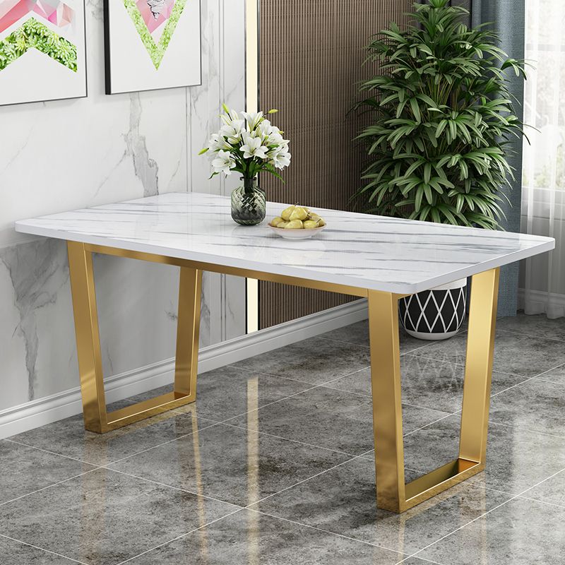 Table rectangulaire de luxe traditionnelle en métal, table en pierre frittée blanche avec base luge