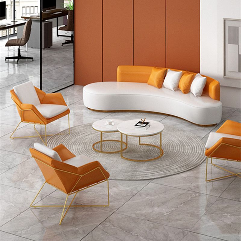 Divano a bracciolo a bracciale senza bracciole senza bracciolo in pelle.