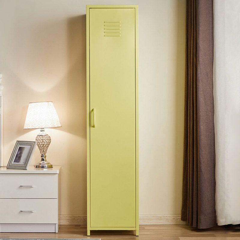 Armadio moderno del guardaroba con mensole regolabili in acciaio