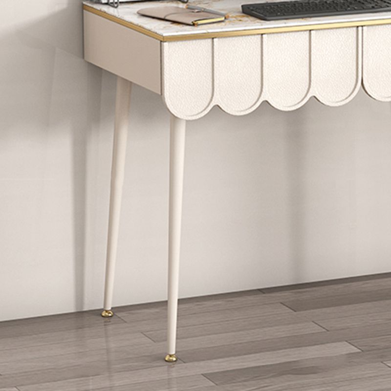 Escritorio moderno de oficina de forma rectangular escritura de piedra en blanco