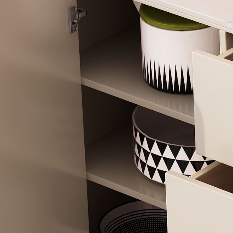 Scheda laterale in legno di credenza in stile glam con armadio e cassetti