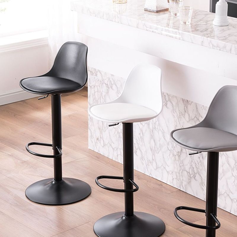 Sgabello da bar senza braccio girevole moderno ad altezza regolabile con poggiapiedi