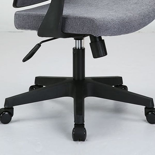 Sillón moderno con brazos fijos, asiento ajustable en altura, silla de oficina