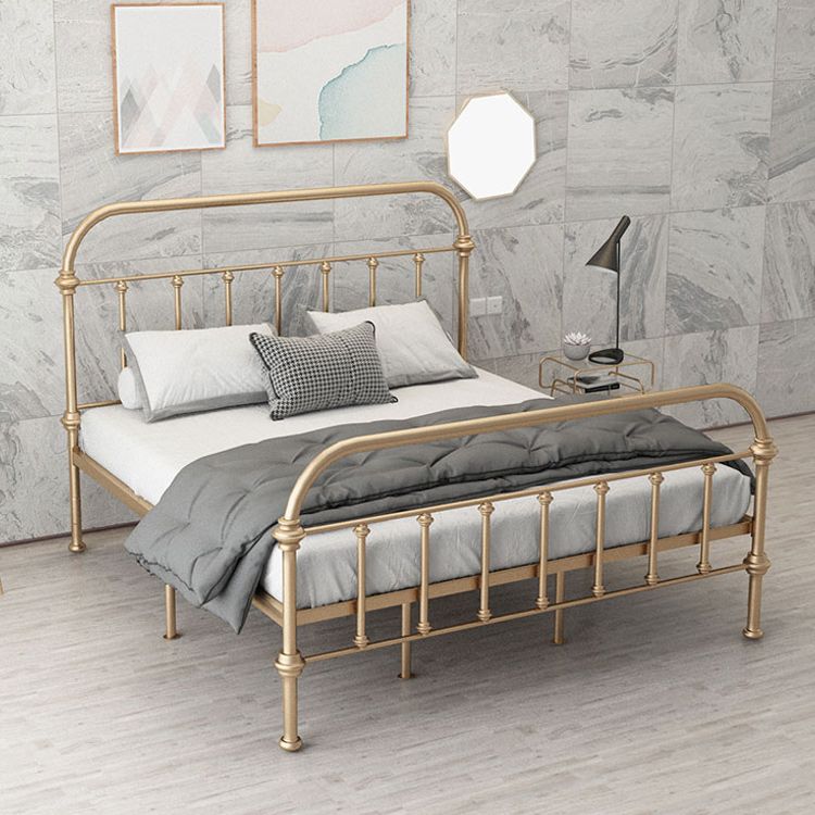 Luxe standaardbed met open frame hoofdeinde en metalen benen