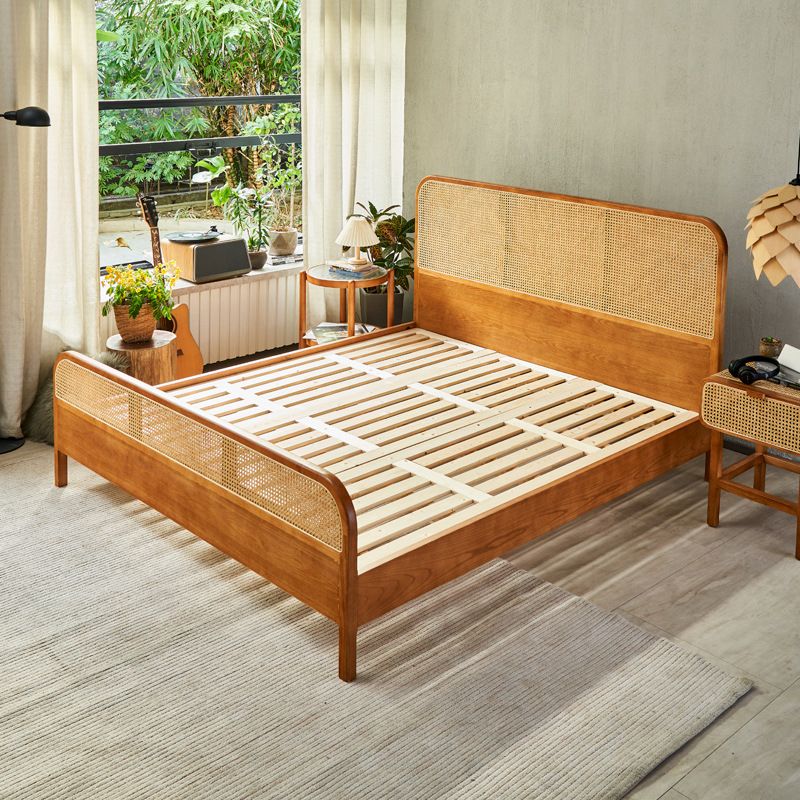 Cama de estilo de ratán tropical en marrón con cabecero y pie