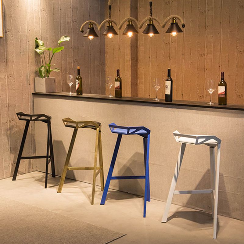 Modern Geometric Bar Stool Footrest Bristol Counter and Bar Stool with Iron Legs Clearhalo 'Bar Furniture' 'Bar Stools' 'bar_stools' 'furn' 'furn_bar_stools' 'furniture_bar_stools' 'Kitchen & Dining Furniture' 'kitchen&dining_furn' 'kitchen' 'kitchen_furn' Furniture' 1200x1200_e2d69014-8416-4ed9-a01c-2284a21cd40c