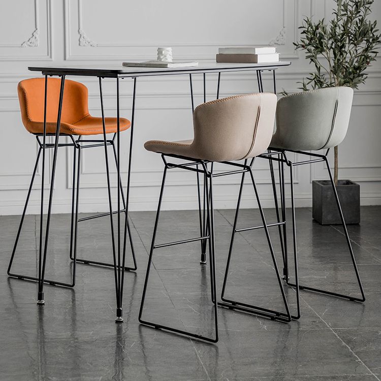 Sgabello da spogenico di ferro industriale con sgabello alto da interno con sedile in pelle finta