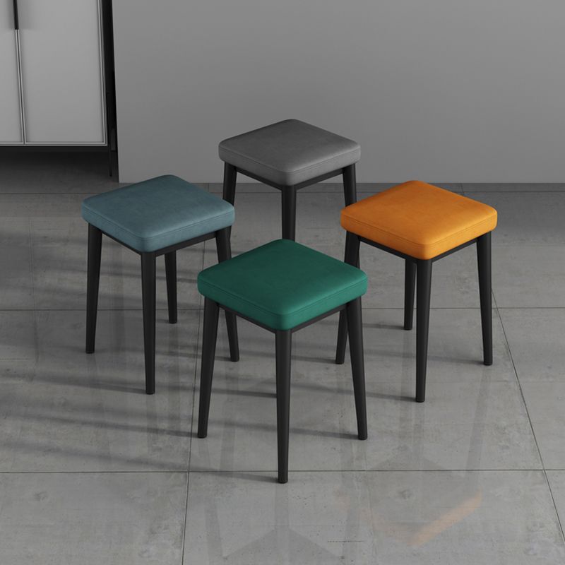 Elegante ottomano in finto ottomano a colori solidi resistenti a sgabello quadrato