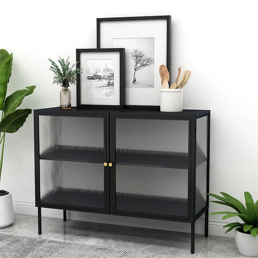 Sidetemporanea della casa con la casa con la casa con porte di vetro con porta di vetro