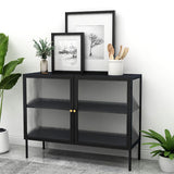 Sidetemporanea della casa con la casa con la casa con porte di vetro con porta di vetro