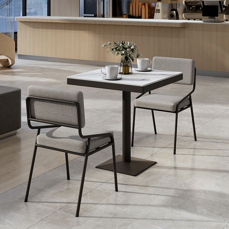 Table à manger carrée industrielle en métal