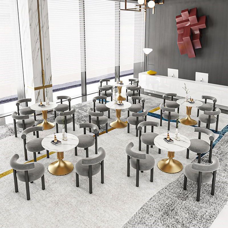 Tavolo da pranzo rotondo in stile moderno tavolo in pietra sinterizzata con base di piedistallo