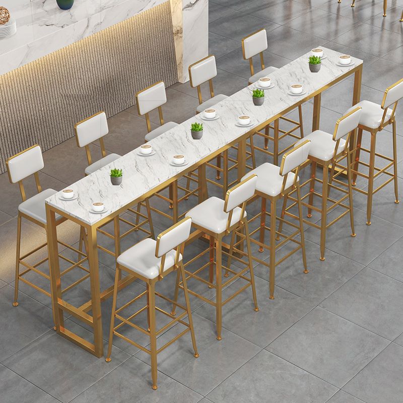 Tableau de bar de style glamour de 42 pouces de hauteur en marbre artificiel et bistrot de base en métal