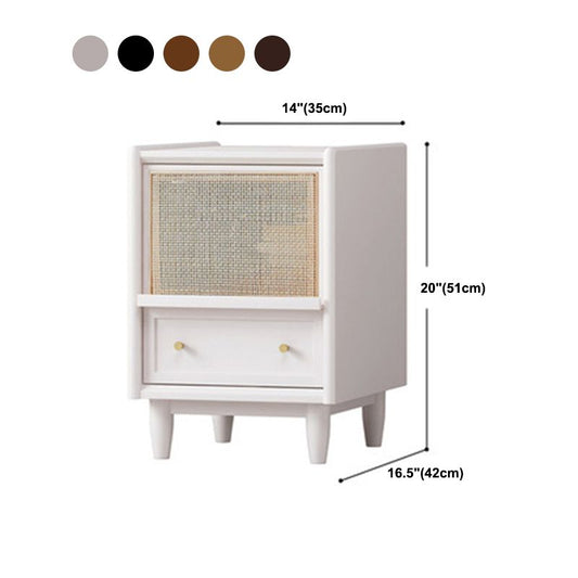 Der zeitgenössische Rattan -Nachttisch unteres Regal Nachttschrank für Schlafzimmer