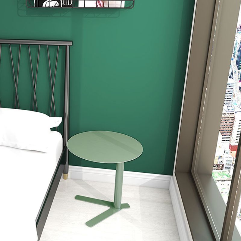 Tabella laterale in metallo rotondo 18 "l x 18" w x 22 "h tavolo da snack laterale in metallo