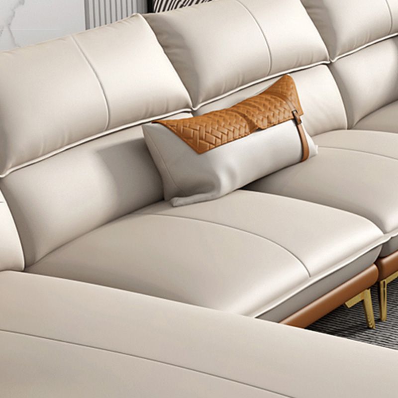 Glam lederen woonkamer zitplaatsen wijd uitlopende armkussens witte bank