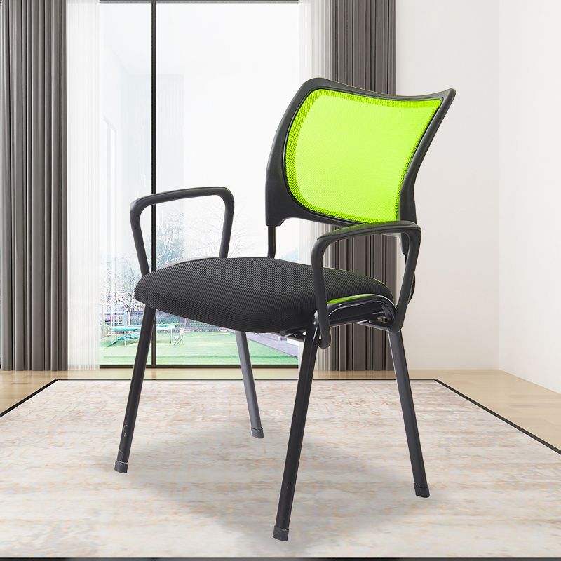 Silla de escritorio de malla baja sin ruedas silla de conferencia de armas fijas