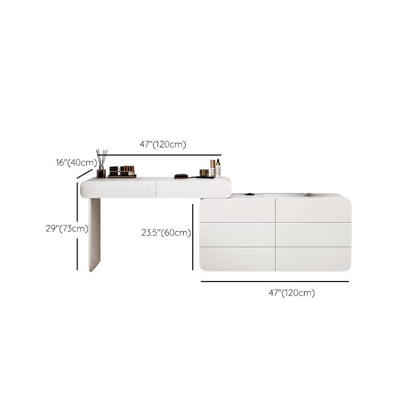Eigentijdse heldere witte slaapkamer houten verlichte spiegel make-up ijdelheid