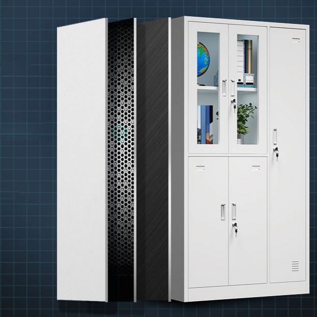 Grijze metalen kast voor badkamer moderne opbergkast met scharnierende deur