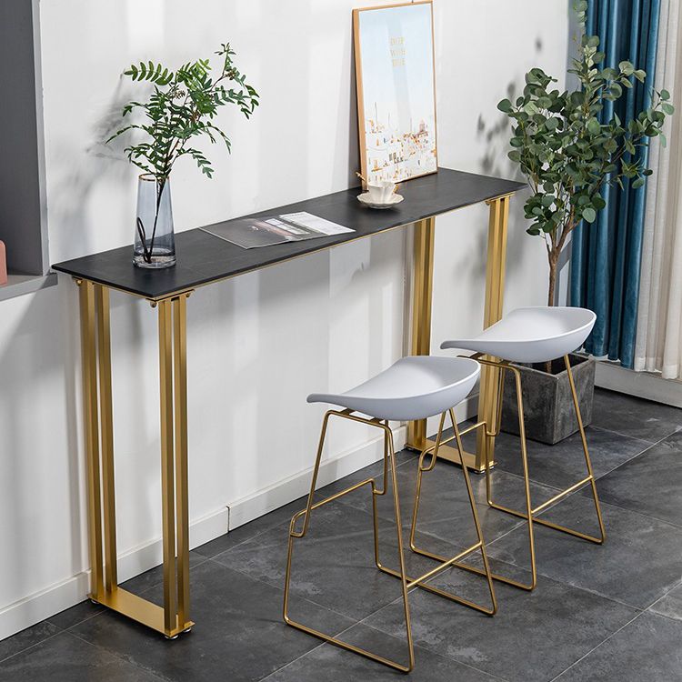 Bartisch aus gesintertem Stein, moderner Esstisch, Bartisch mit Gold- und Metallbasis