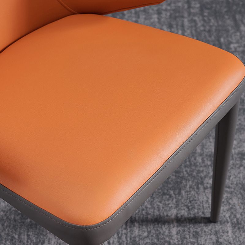 Sillas laterales de brazo de estilo moderno silla de cuero falso con patas de metal para uso en el hogar