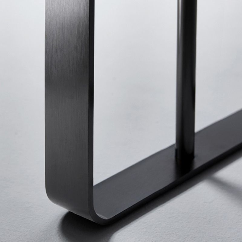 モダンな石トップサイドテーブルラウンドブラック/ゴールドメタリックCテーブル