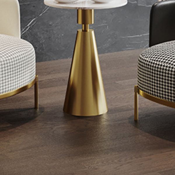 Tavolino laterale in metallo glam.