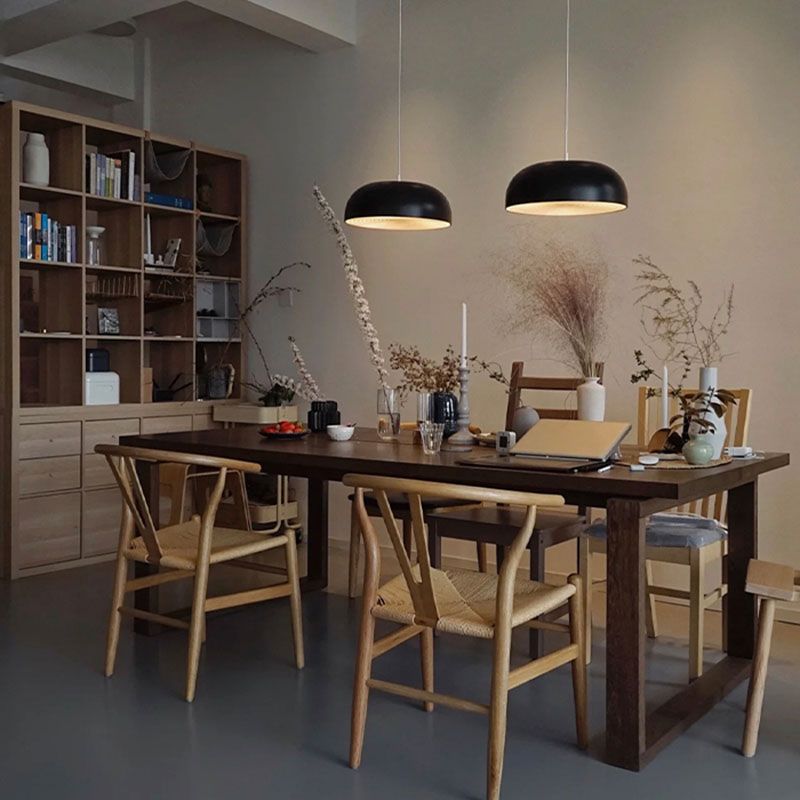 Tavolo da pranzo in stile semplicità tavolo marrone per cucina domestica