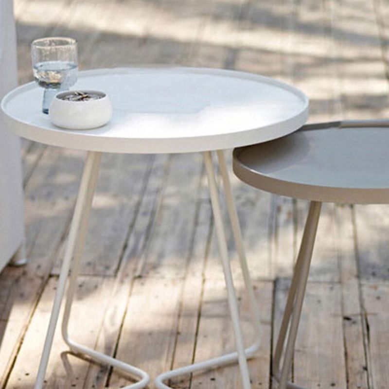 Mid-Century Metal Sled End Table Round Side Table for Living Room Clearhalo 'Coffee & Accent Tables' 'End & Side Tables' 'end_side_tables' 'furn' 'furn_end_side_tables' 'Furniture' 'Living Room Furniture' 1200x1200_e5e7b213-ee54-4536-9e1c-ad80279a78e7