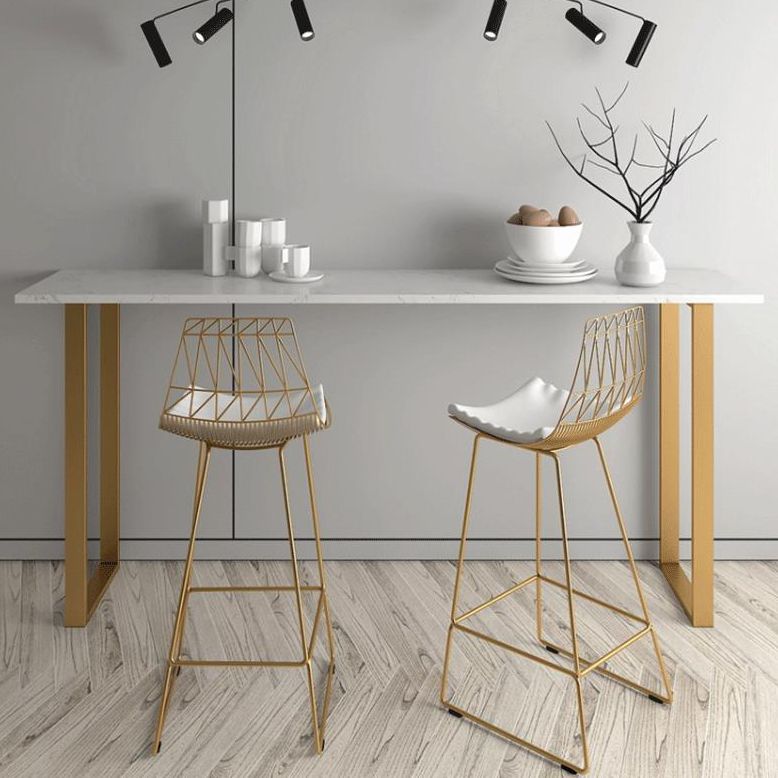 Stenen balktafel traditionele luxe rechthoekige bar eettafel met sleeënbasis in goud