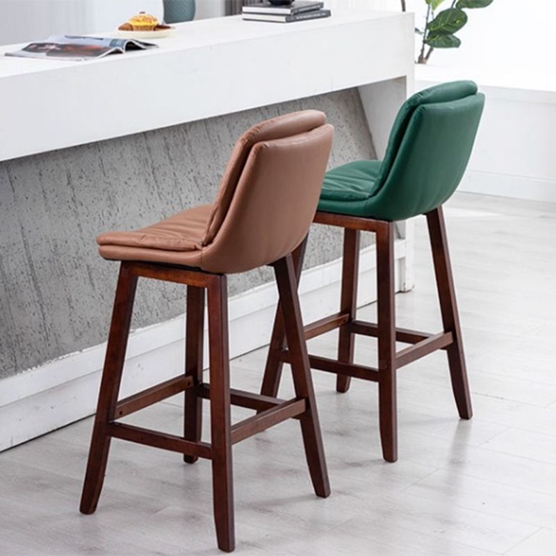 Pignes en bois massif contemporain tabourets de comptoir en faux cuir avec repose-pieds