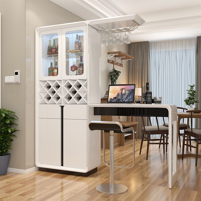 Moderne rechthoekige bartafel van kunsthout met wijnkast voor de woonkamer