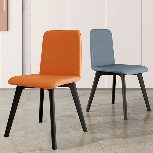 Silla lateral contemporánea con patas de madera negra Silla de comedor de espalda mate