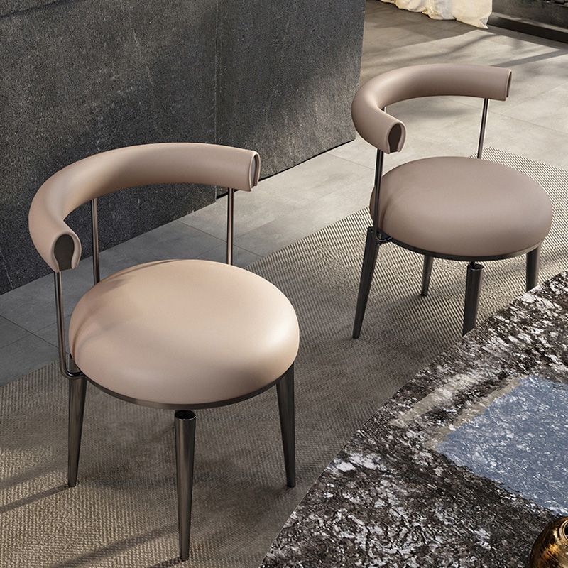 キッチンダイニングのアクセント椅子布張りの腕のないダイニングチェア