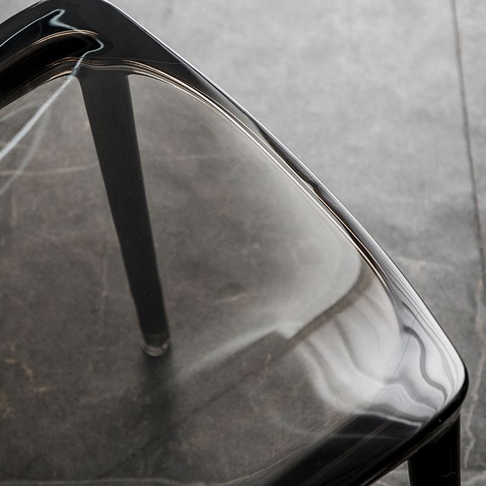 Eetkamer armloze eetkamerstoel plastic stapel zijkant