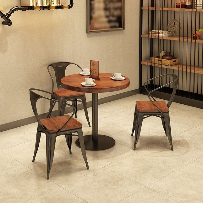 キッチンとダイニングルーム用のメタルモダンラウンド屋内テーブルパインウッドトップテーブル
