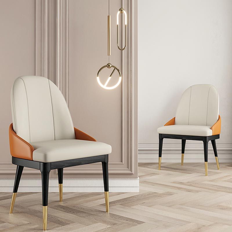 Silla de comedor de comedor glamorosa silla de comedor de cuero con patas de madera maciza