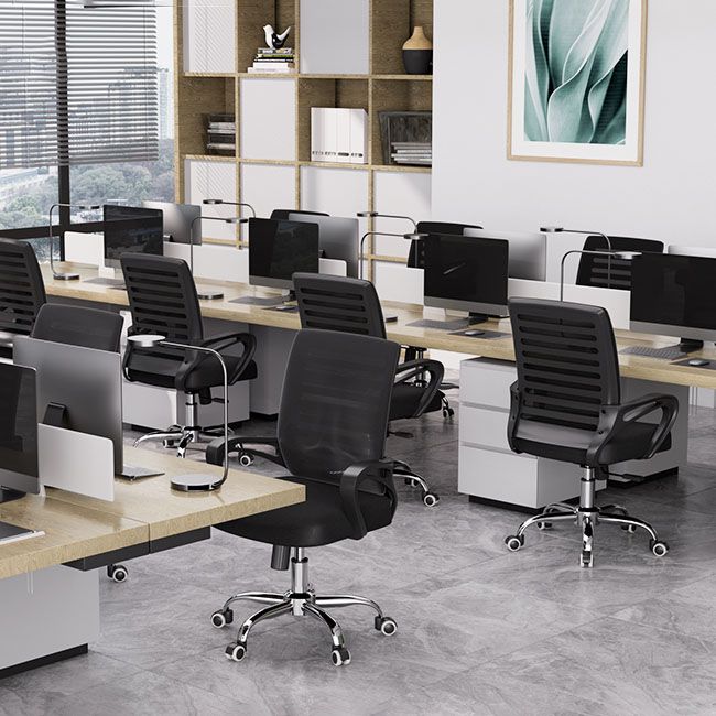 Moderne stijl bureau stoel vaste armen midden achterkant ergonomische taakstoel met wielen