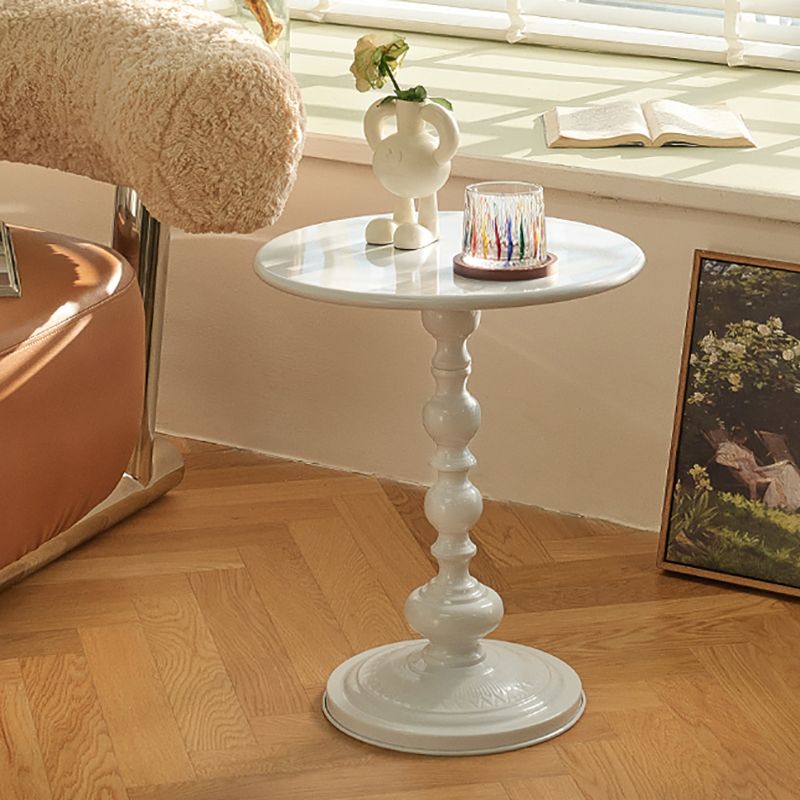 Tabla de extremo redonda de metal modernista Tabla de pedestal de 20.5 "de altura