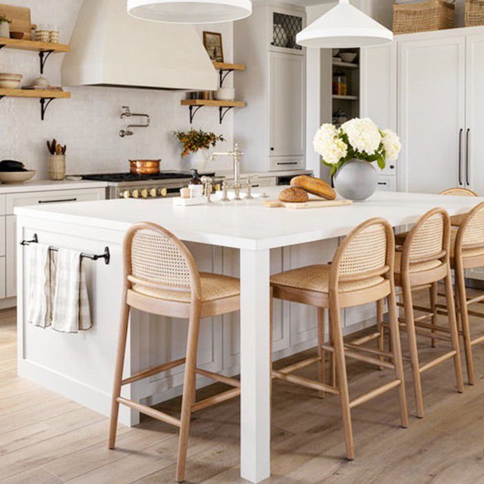 Sgabello da bar per vocuole in legno massiccio contemporaneo con poggiapiedi