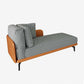 Eigentijdse chaise longue met vierkante armleuningen en accenten van stof
